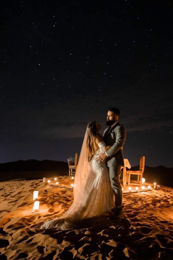 Sahara Majestic Luxury Camp Hotel Мерцуга Екстериор снимка A couple in the desert