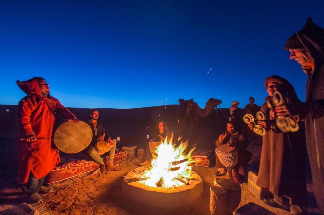Sahara Majestic Luxury Camp Hotel Мерцуга Екстериор снимка Gnaou musicians in the Sahara