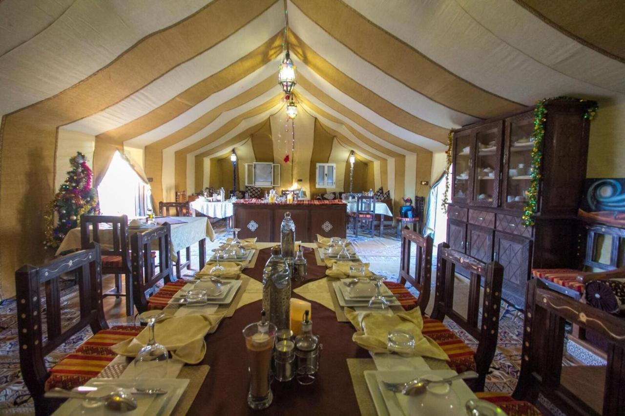 Sahara Majestic Luxury Camp Hotel Мерцуга Екстериор снимка The interior of a tent at the resort