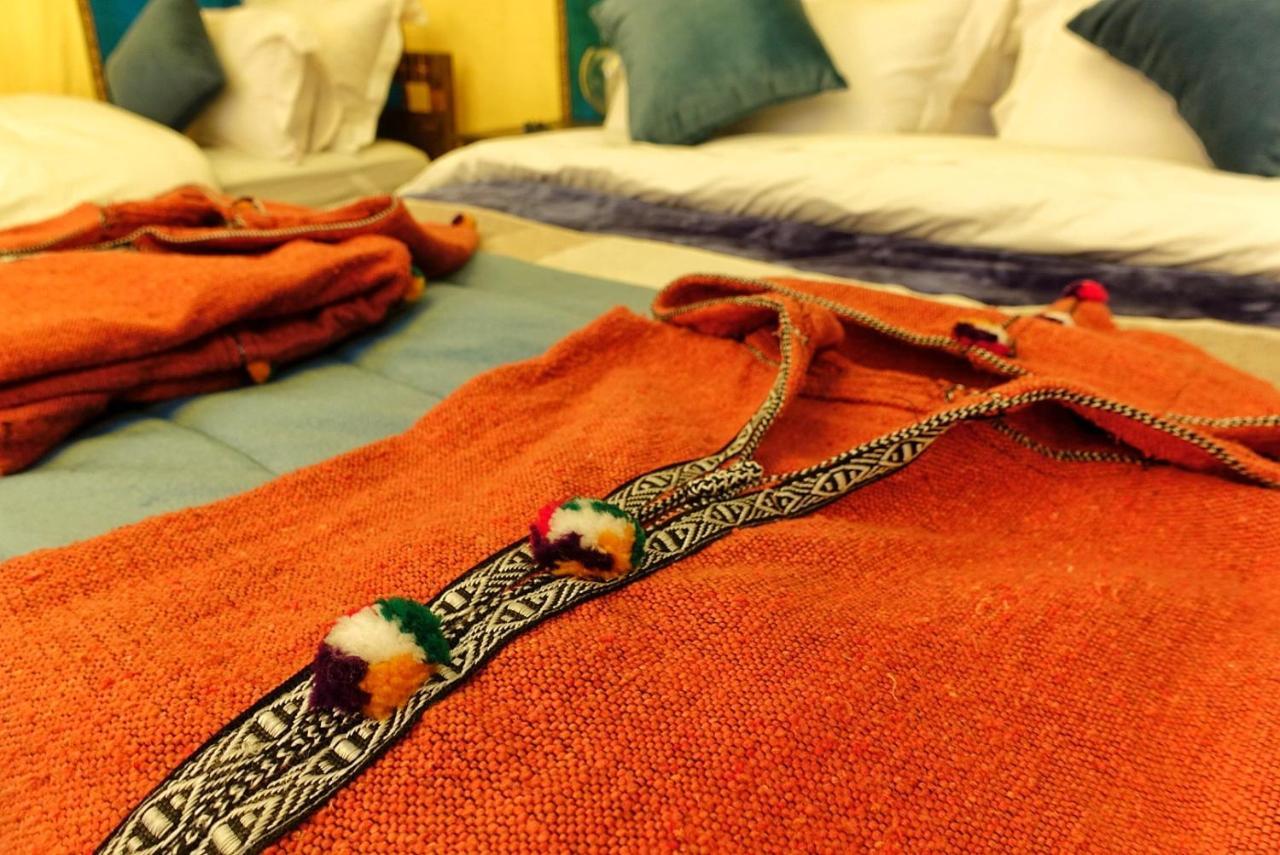 Sahara Majestic Luxury Camp Hotel Мерцуга Екстериор снимка A Moroccan bathrobe