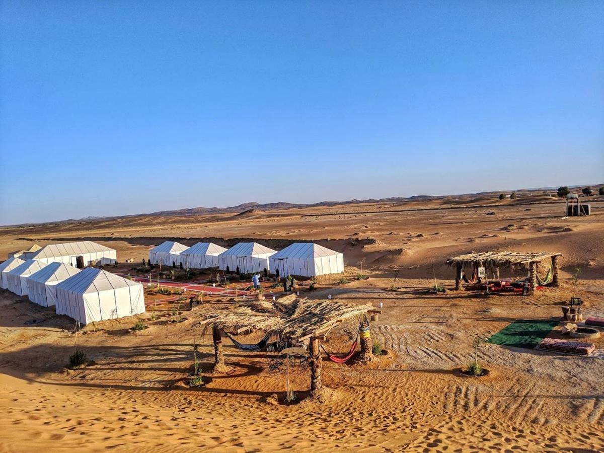 Sahara Majestic Luxury Camp Hotel Мерцуга Екстериор снимка A camp in the desert