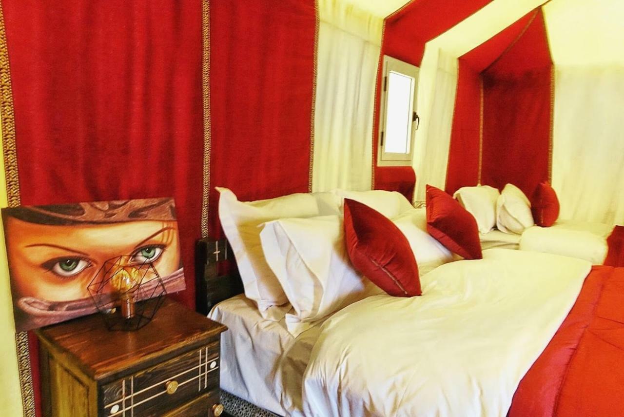 Sahara Majestic Luxury Camp Hotel Мерцуга Екстериор снимка A bedroom at the hotel