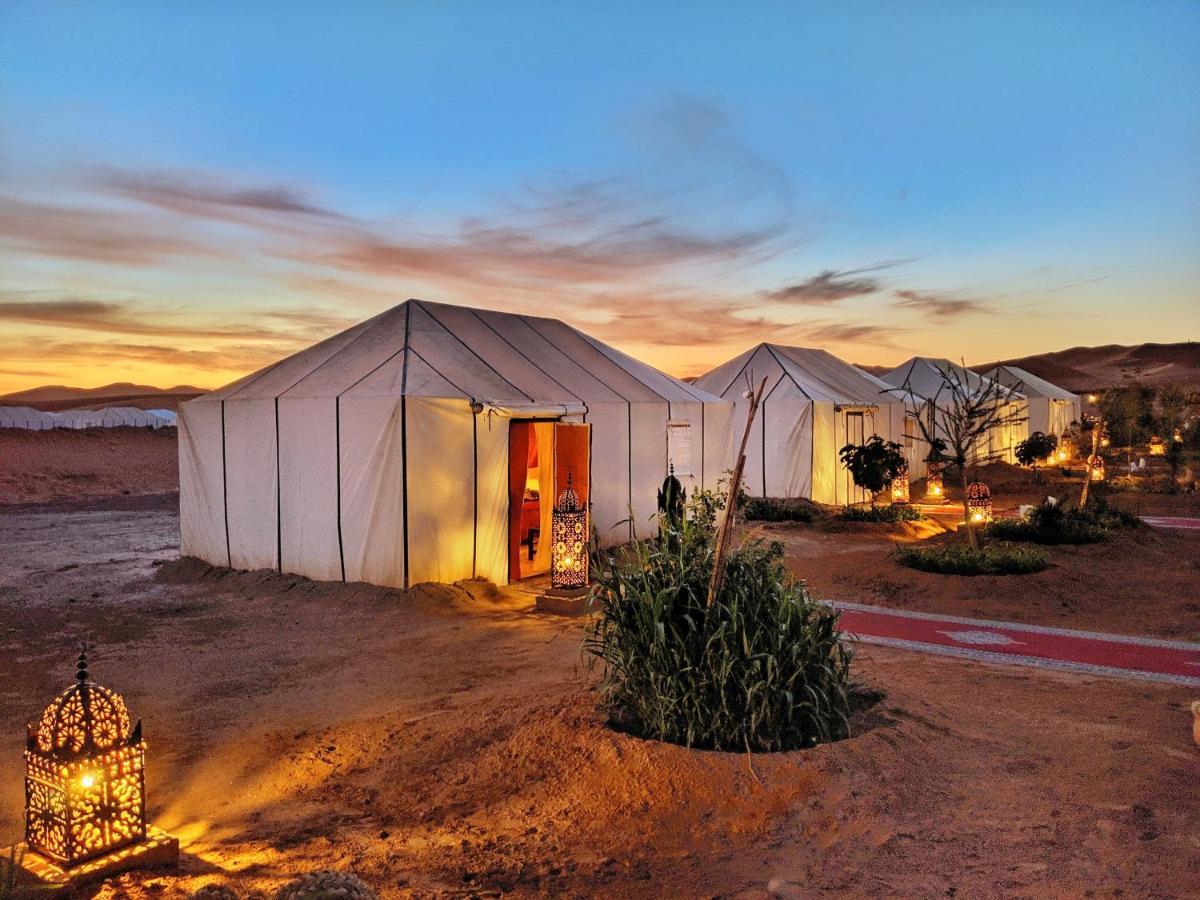 Sahara Majestic Luxury Camp Hotel Мерцуга Екстериор снимка Luxury tent in the Sahara